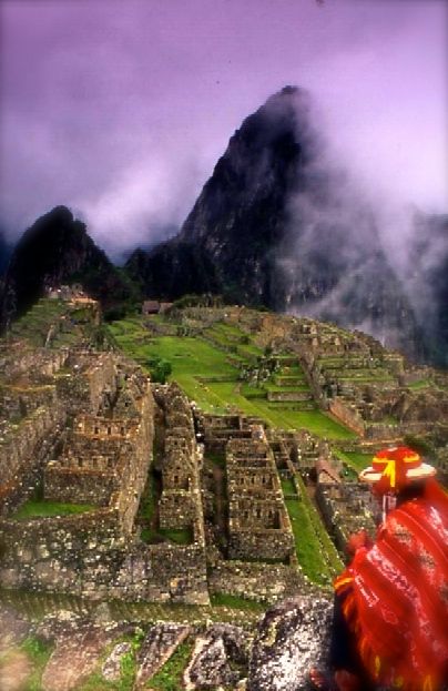 Hombra quechua en l antigua ciudad de Machupichu en Peru