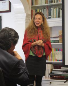 Antropologa y Autora Eliane Kapr Toledo durante la presentación del libro en el CLAS